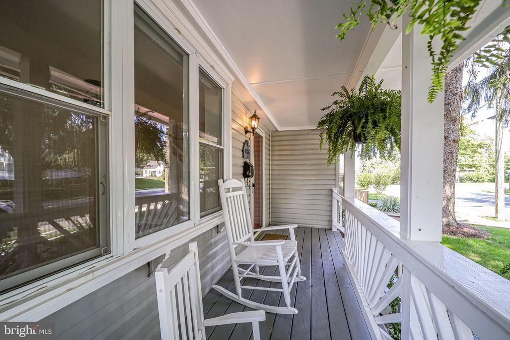 4038 Maple St - Photo 4 of 40
