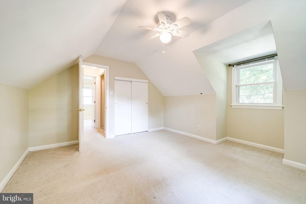 4038 Maple St - Photo 6 of 40