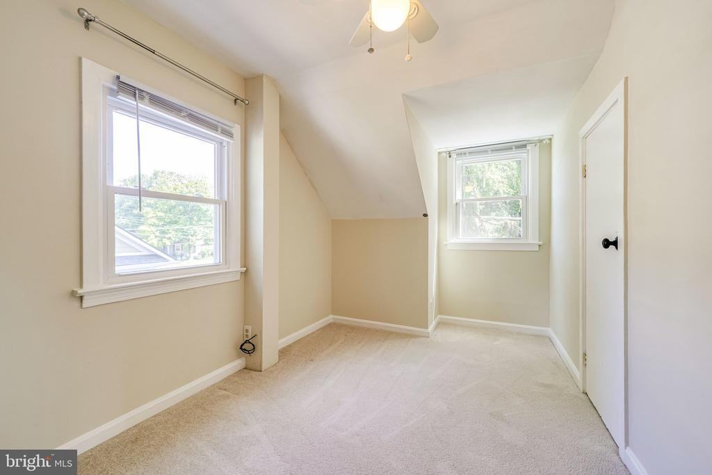 4038 Maple St - Photo 7 of 40