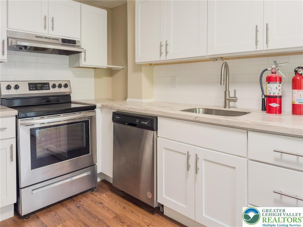 715 Cattell St ##2 - Photo 3 of 24