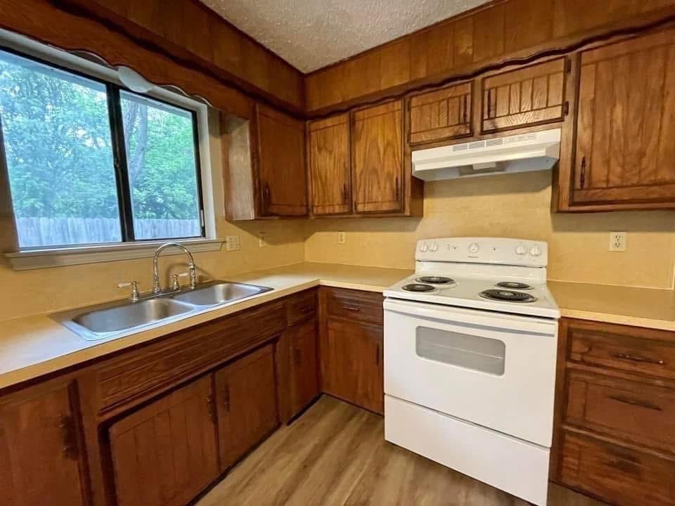 221 5th Ave Nw #1 - Photo 2 of 20