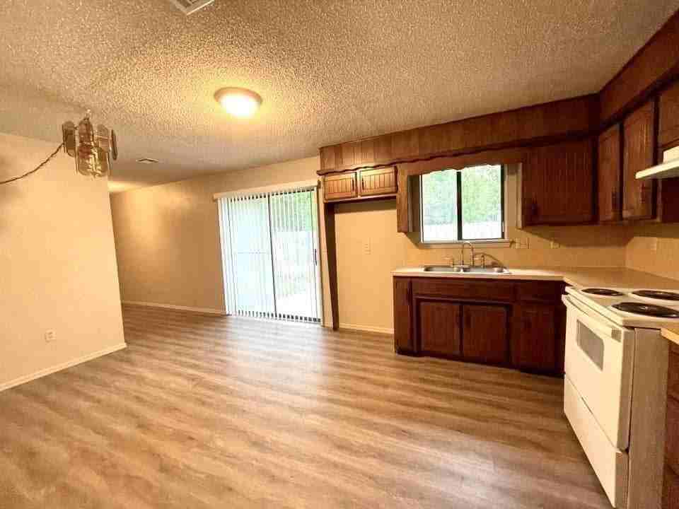 221 5th Ave Nw #1 - Photo 4 of 20