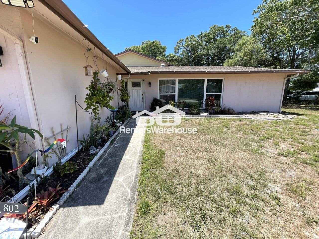 802 Embassy Rd - Photo 2 of 28