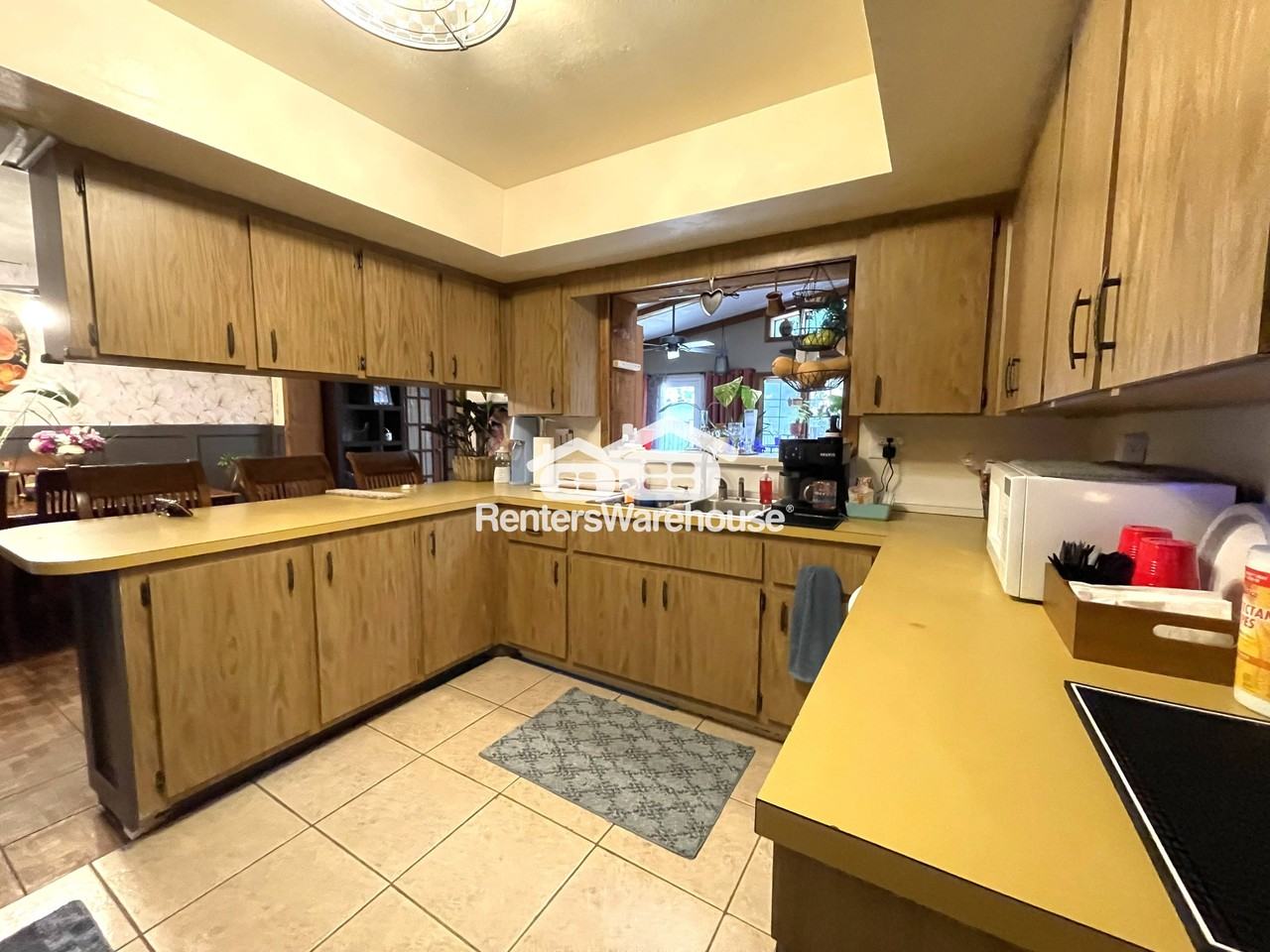 802 Embassy Rd - Photo 7 of 28