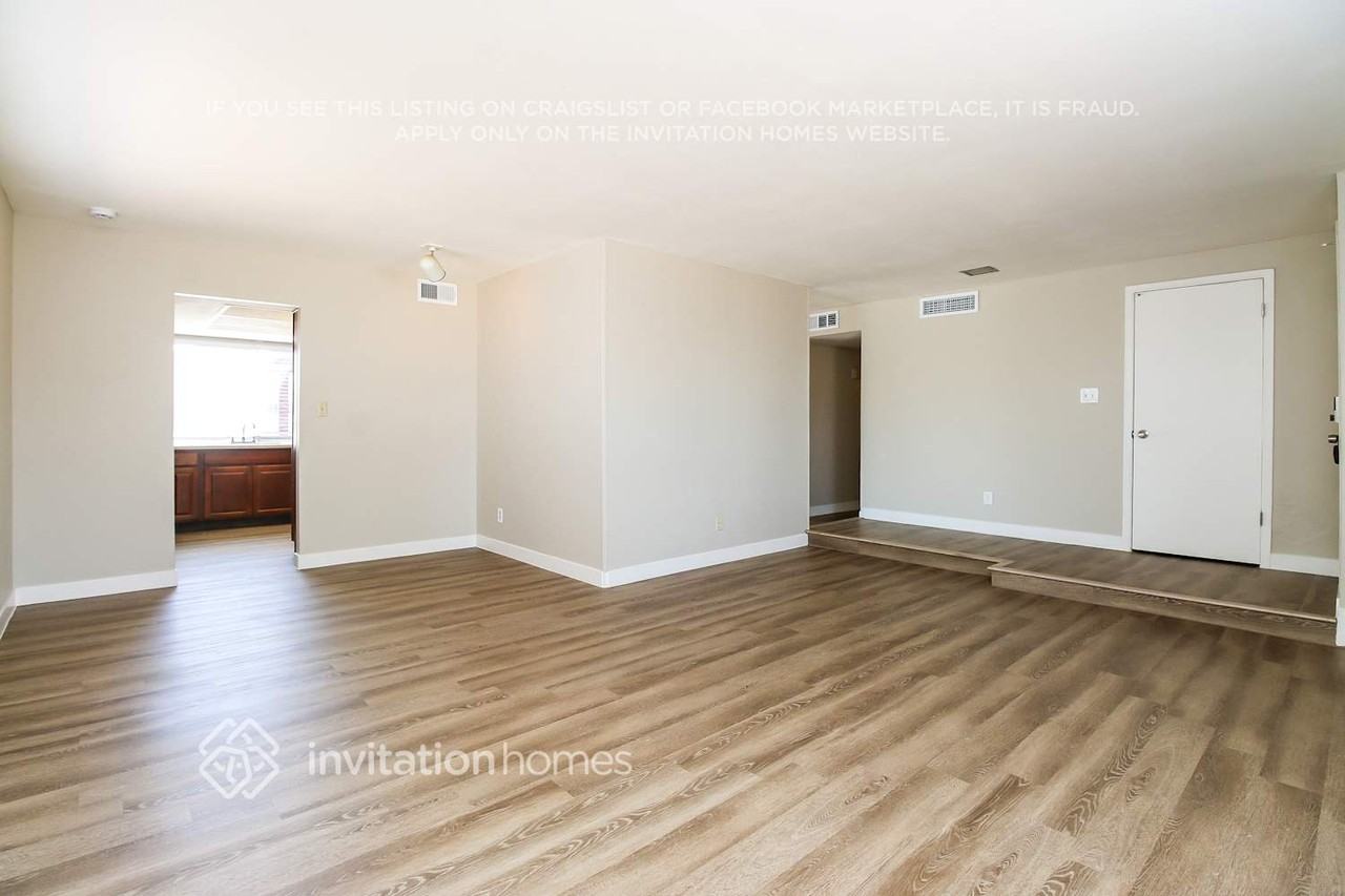 6627 S 44th St - Photo 3 of 17