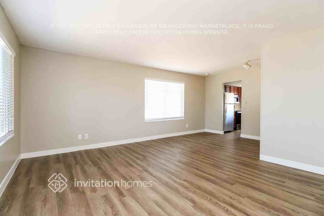 6627 S 44th St - Photo 4 of 17
