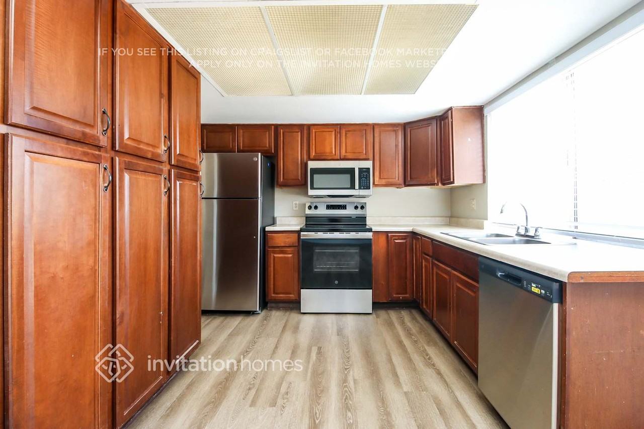 6627 S 44th St - Photo 6 of 17