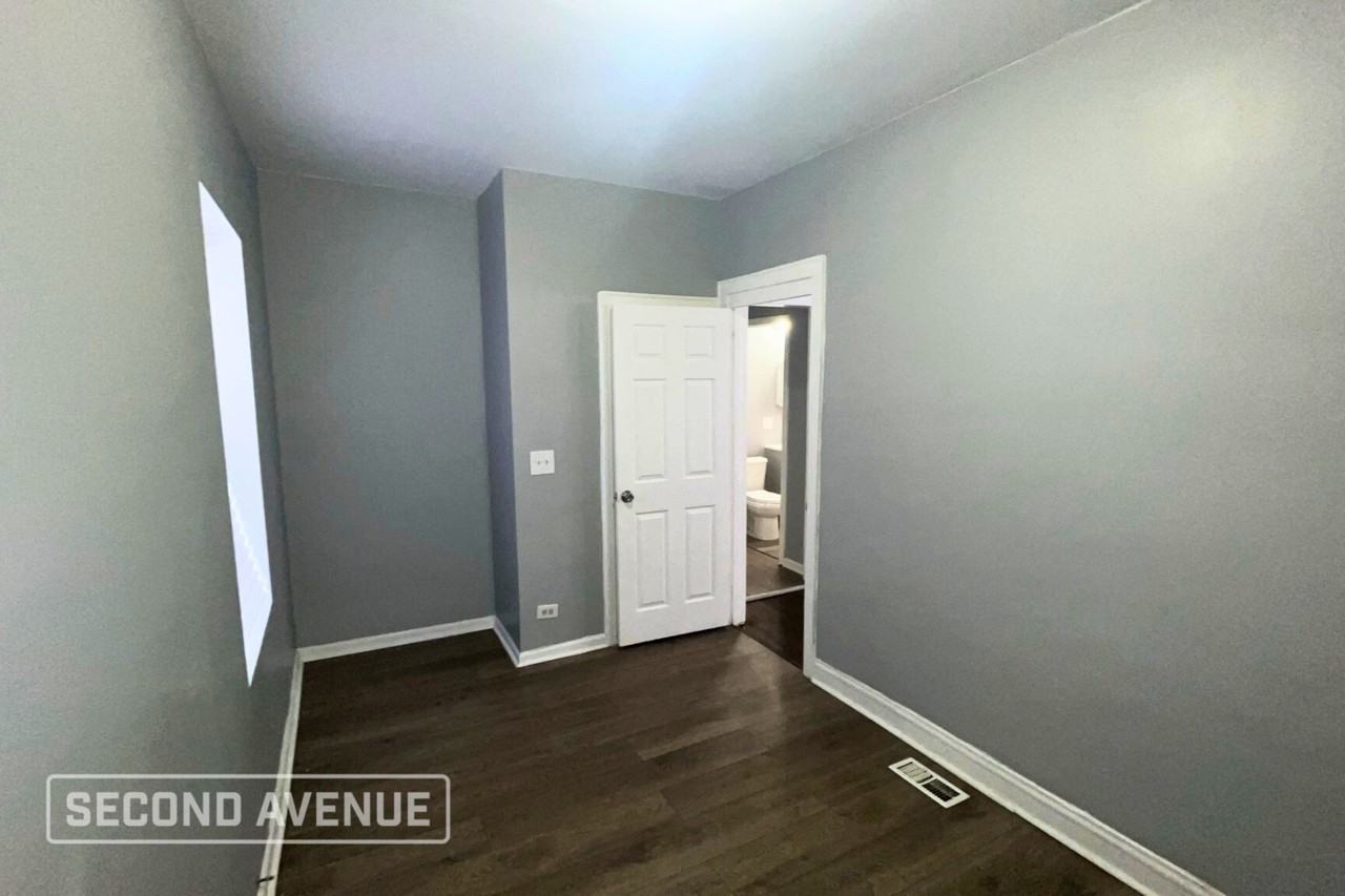 7555 S Prairie Ave - Photo 4 of 14