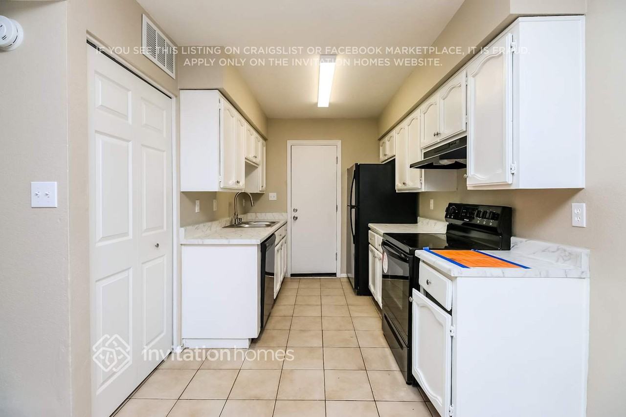 535 S Udall #B - Photo 7 of 15