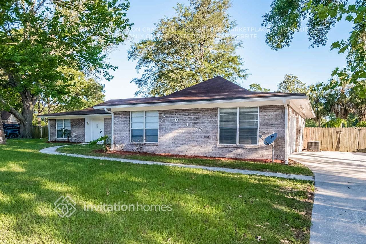 2048 Pompano Pkwy - Photo 2 of 20