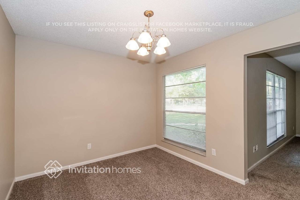 2048 Pompano Pkwy - Photo 5 of 20