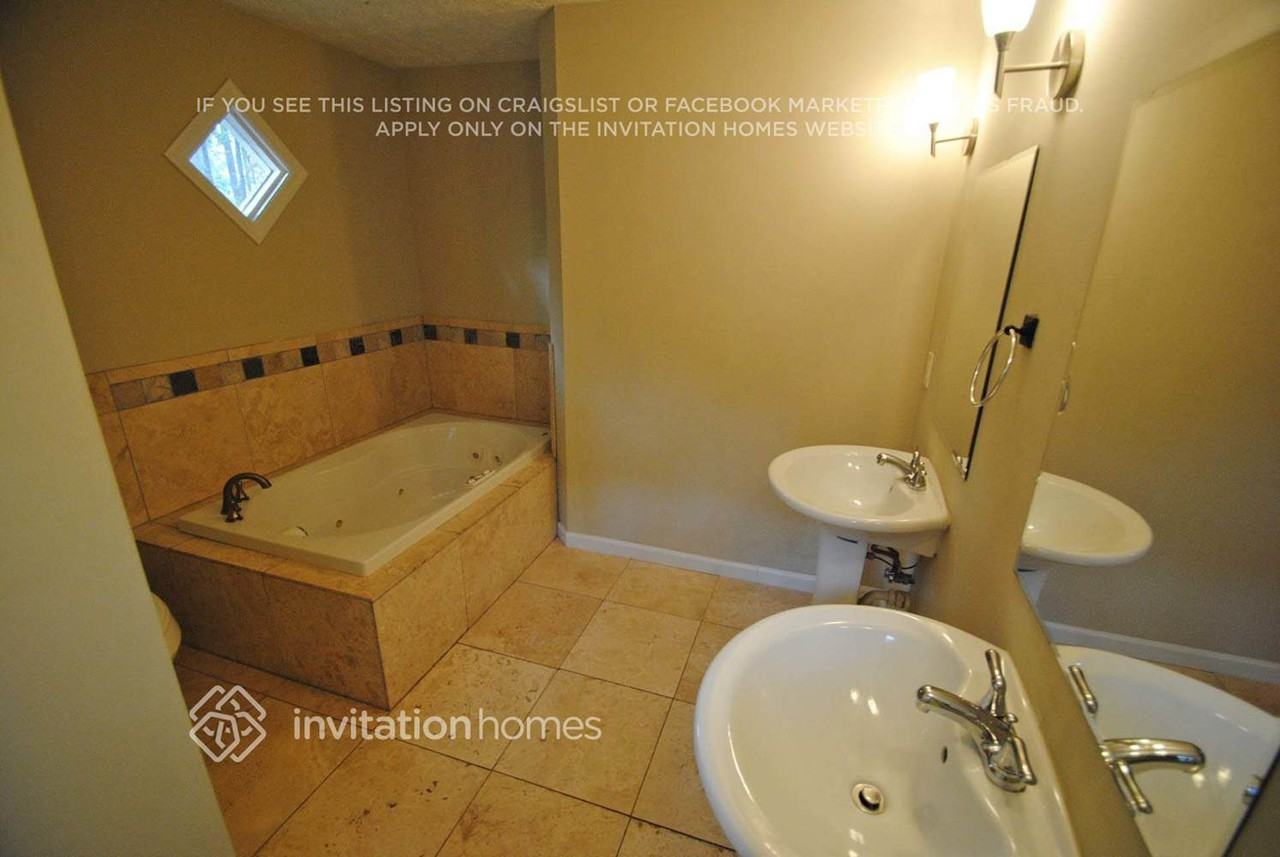 501 Victoria Rd - Photo 6 of 8