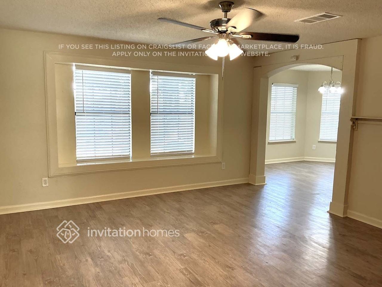 5201 Waltham Ct - Photo 4 of 19