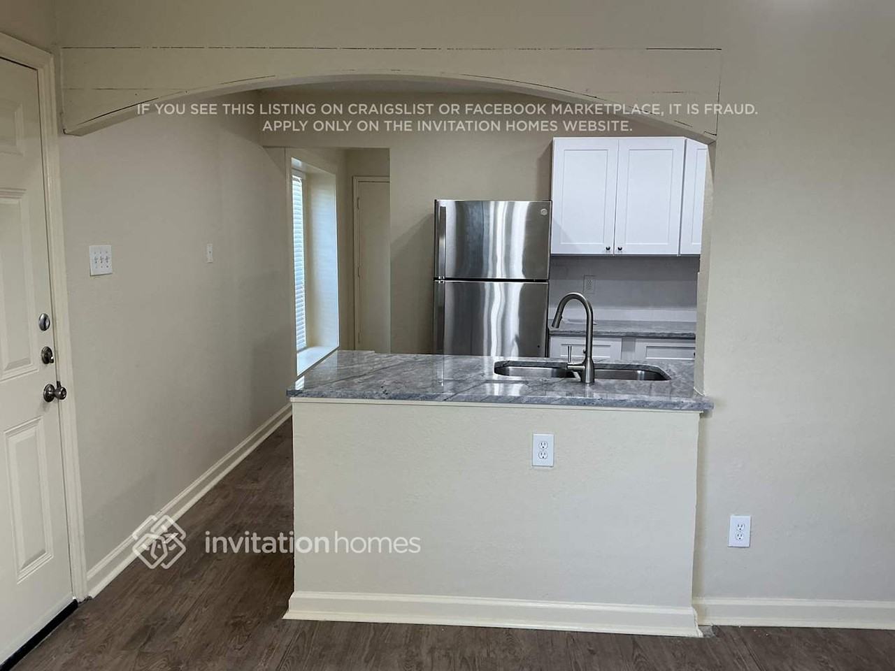 5201 Waltham Ct - Photo 6 of 19