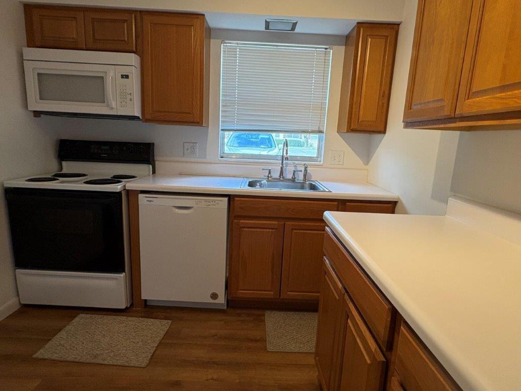720 E Minnesota Ave Apt B #B - Photo 2 of 12