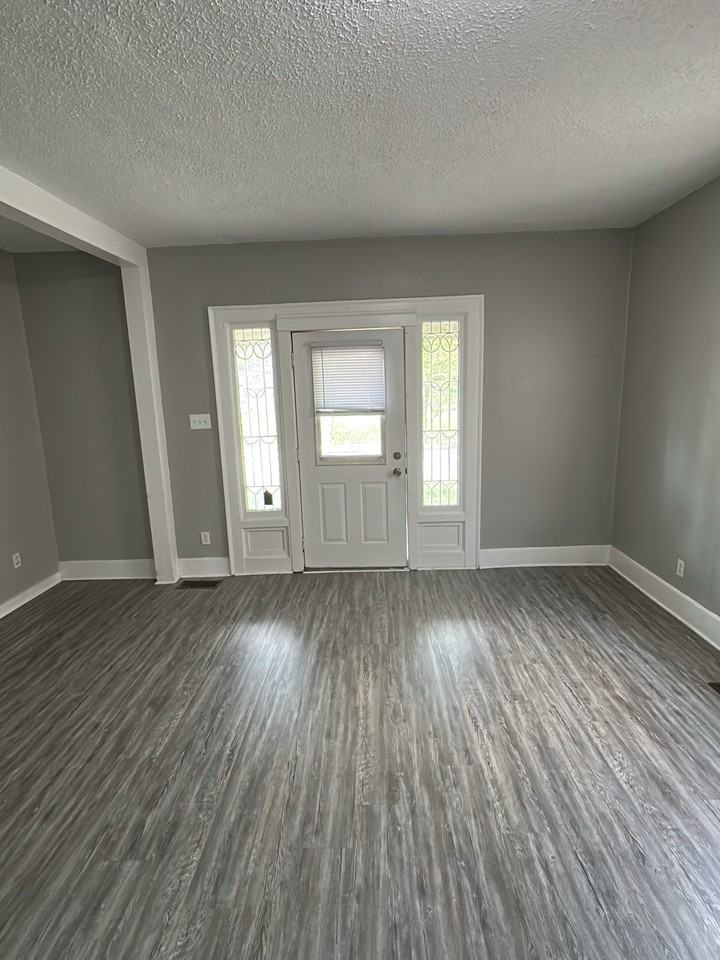 1508 E Main St #1 - Photo 3 of 8