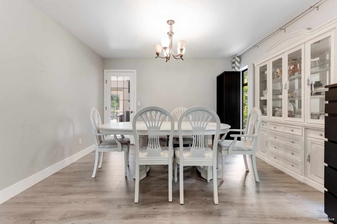 820 Mount Seymour Road - Photo 6 of 48