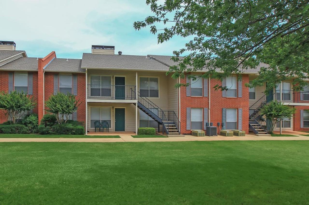 Willow Creek Apartments - Photo 4 of 48