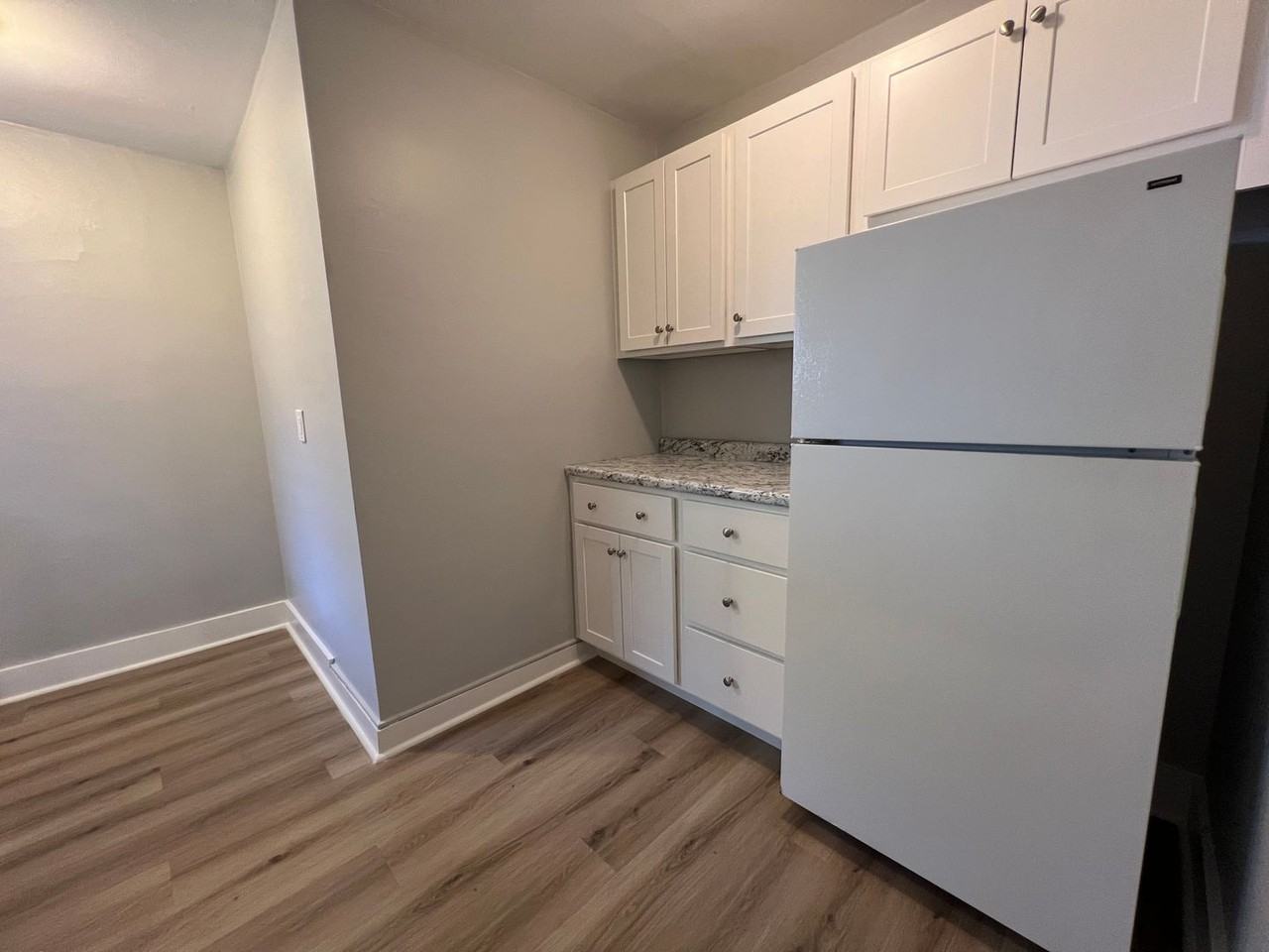 Royal Garden Apartments - Photo 4 of 20