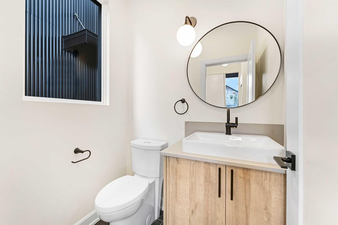 138 Carillon Street - Photo 3 of 22