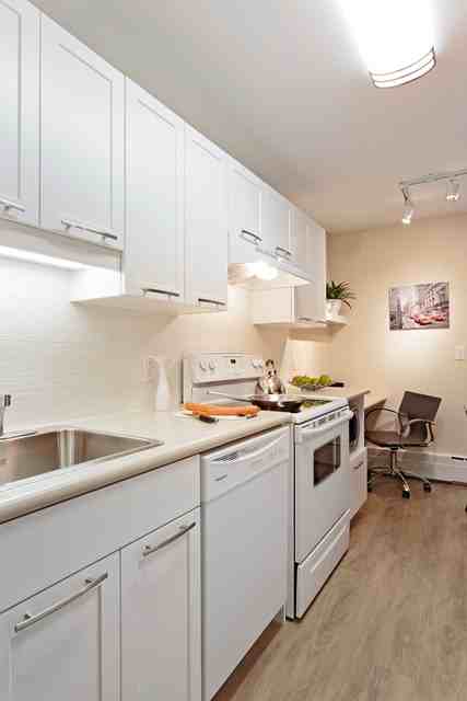 253 Edison Ave - Photo 2 of 9