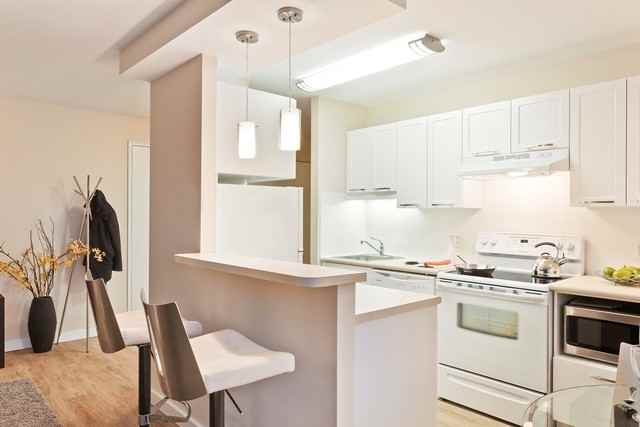 253 Edison Ave - Photo 5 of 9