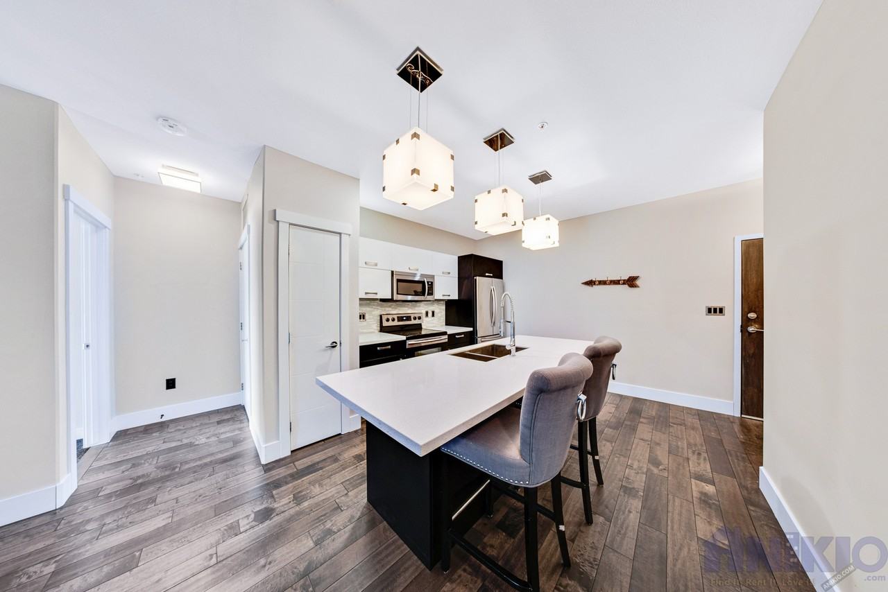 1010 Main St - Photo 2 of 11