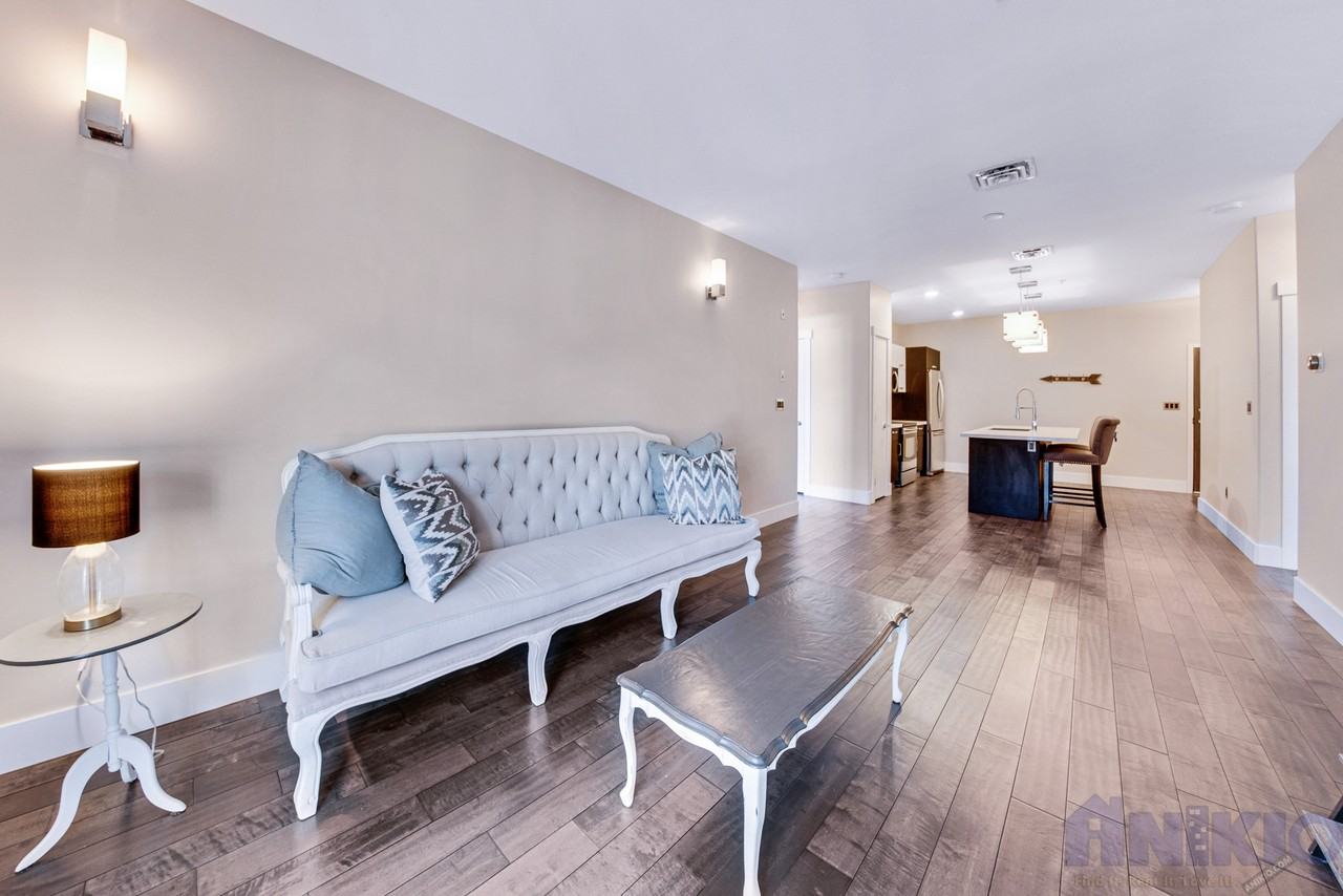 1010 Main St - Photo 5 of 11