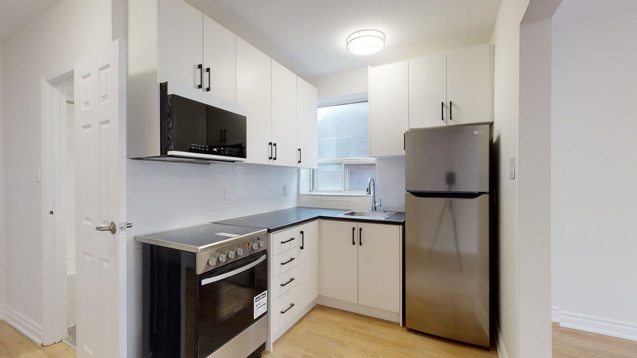 399 Dupont St - Photo 4 of 14