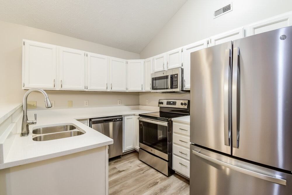 8867 Sundrop Rd - Photo 7 of 16
