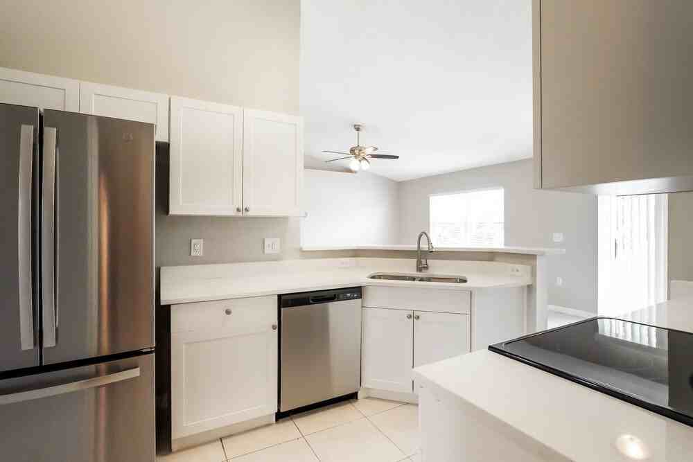 44 York Ct - Photo 5 of 16