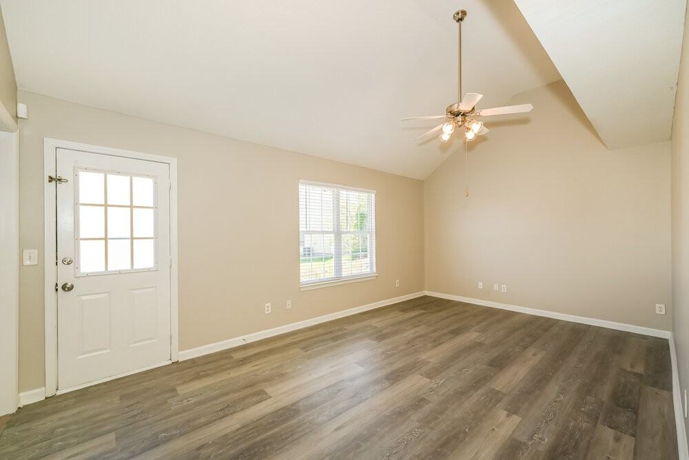 1303 Tonya Dr - Photo 4 of 17