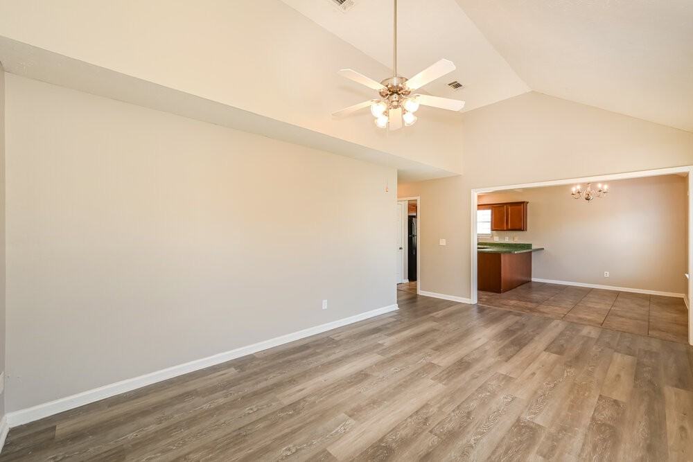 1303 Tonya Dr - Photo 5 of 17