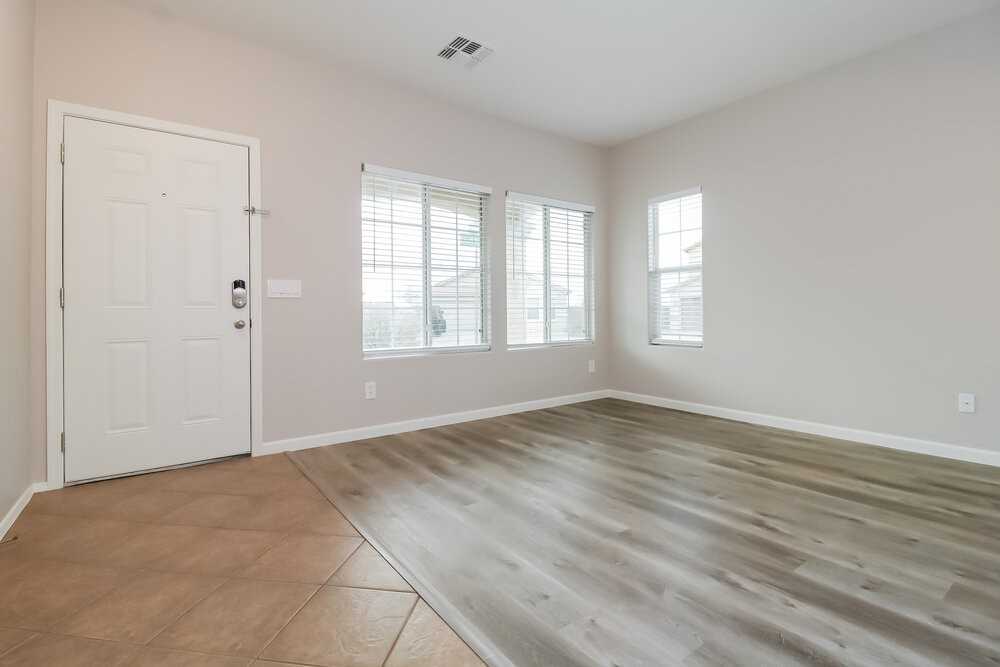 24254 W Desert Bloom St - Photo 5 of 20