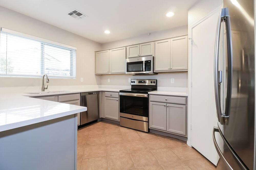 24254 W Desert Bloom St - Photo 7 of 20