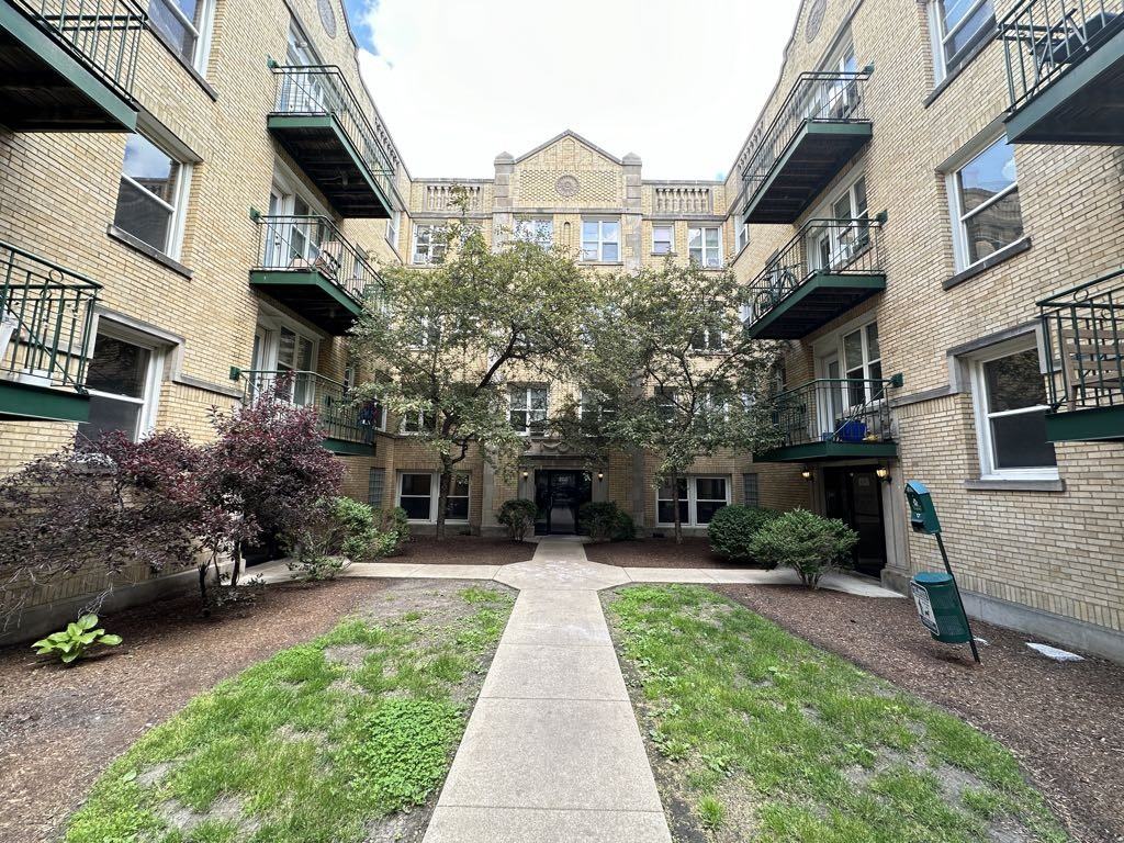 914 W Dakin St #215