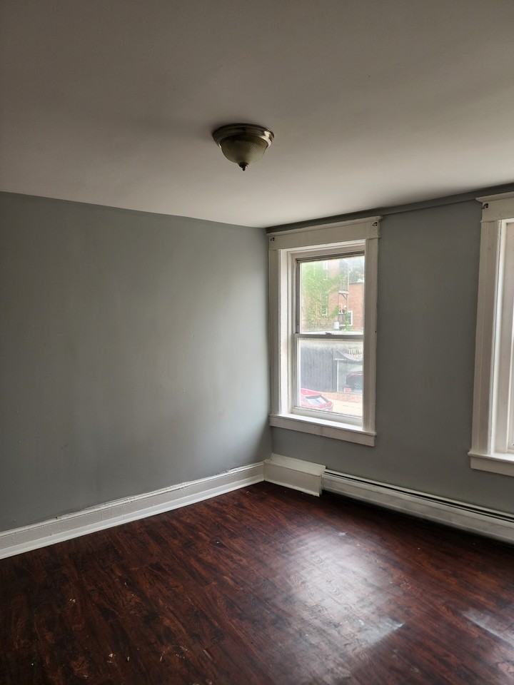 468 Main Street - Photo 4 of 8