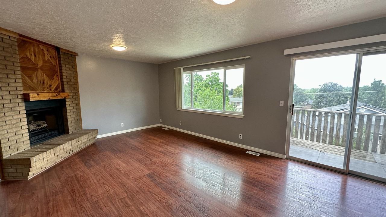 1715 E Fort Union Blvd - ELB - Photo 4 of 17