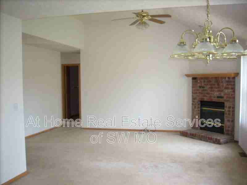 5320 S Hutchinson Ct - Photo 2 of 6