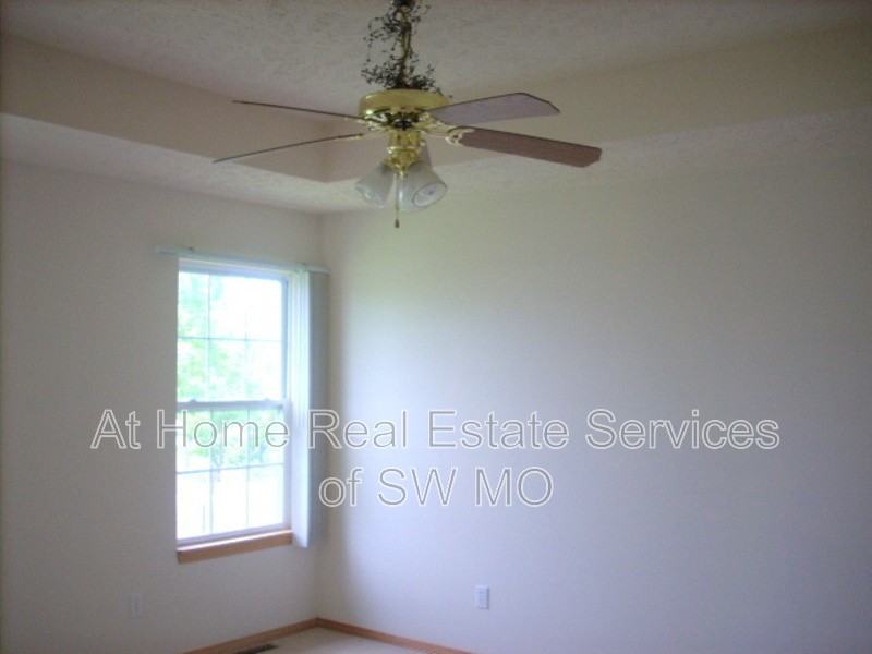 5320 S Hutchinson Ct - Photo 5 of 6