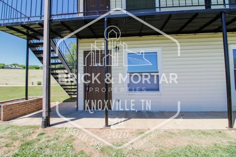1017 Clendenen Rd - Photo 2 of 15