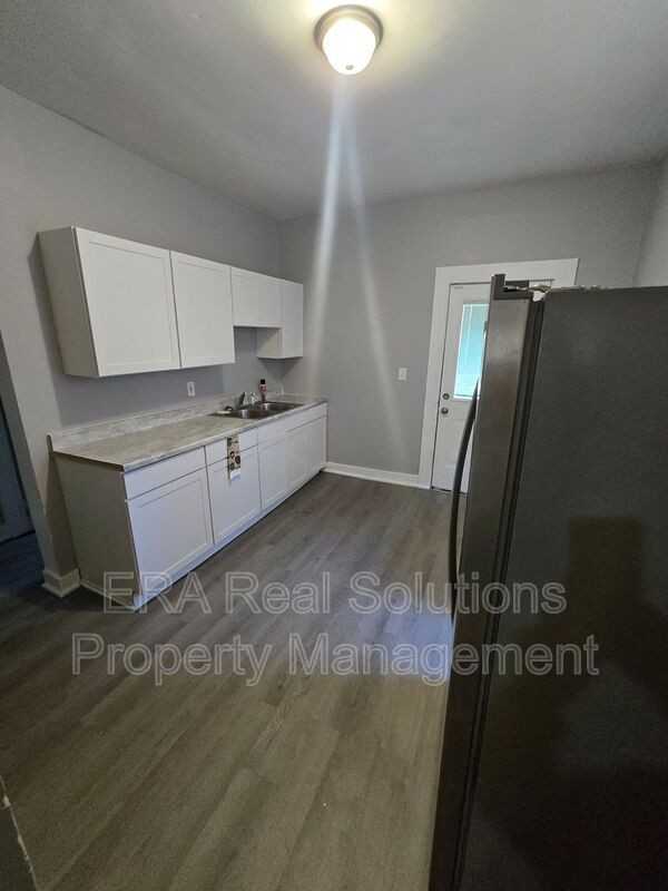 95 Whitethorne Ave - Photo 6 of 16