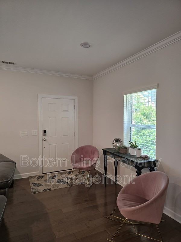 1221 Colgher St - Photo 5 of 50