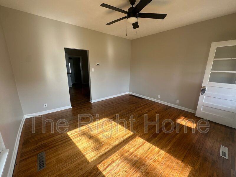 4444 N 60th St - Photo 3 of 11