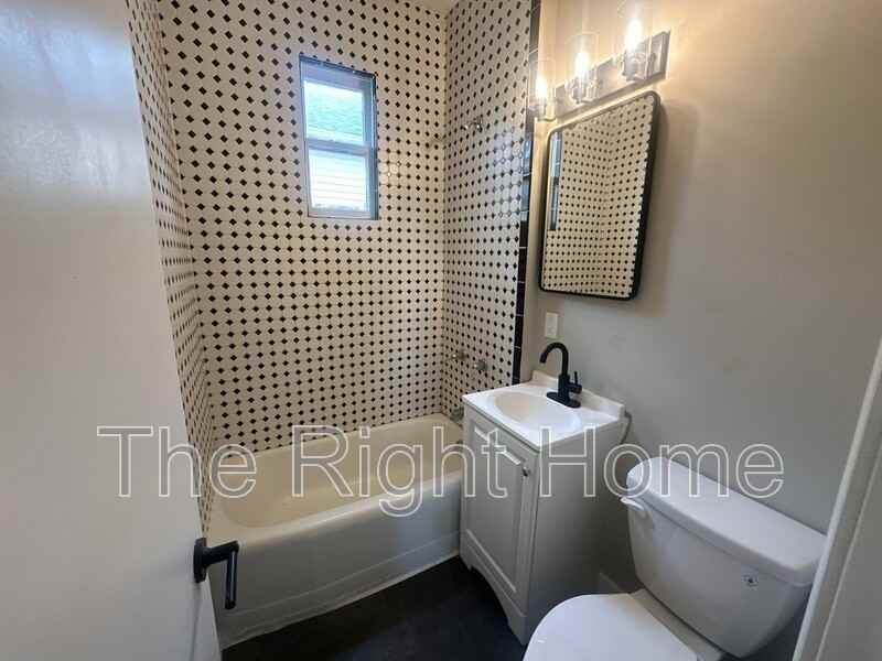 4444 N 60th St - Photo 6 of 11
