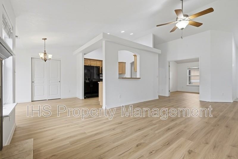 5619 Coppercap Mountain Ln - Photo 6 of 21