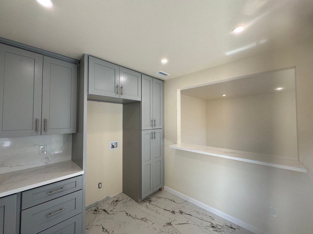 851 N San Antonio Ave - Photo 7 of 25