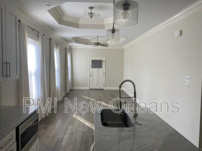 1201 Gordon St - Photo 4 of 17