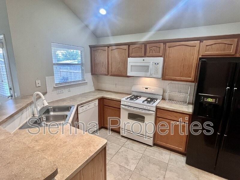 2509 Elara Dr - Photo 6 of 26