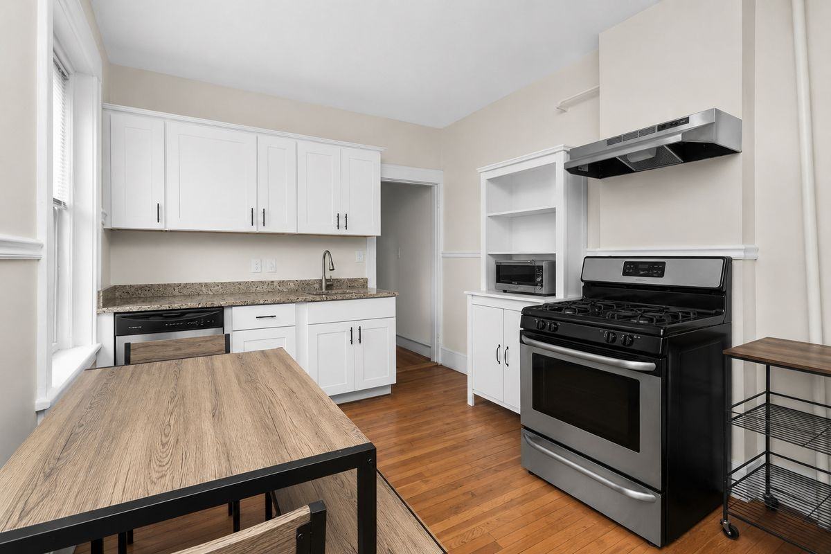 489 E Broadway - Photo 3 of 15